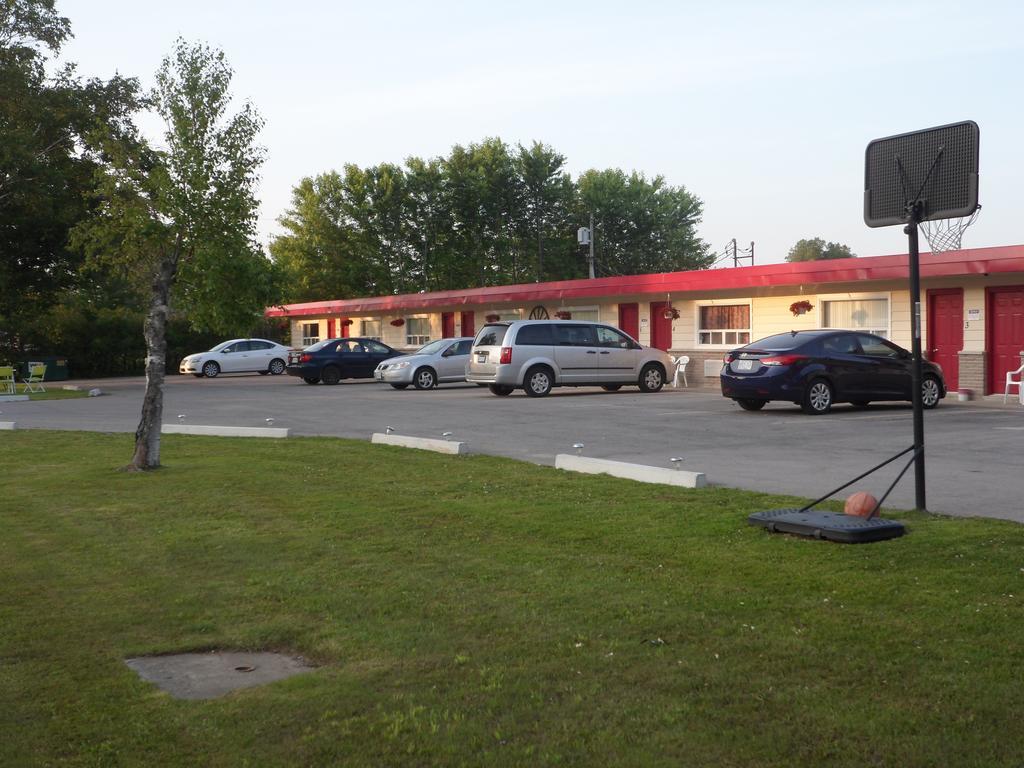 The Silver Birch Motel ゴドリッチ エクステリア 写真
