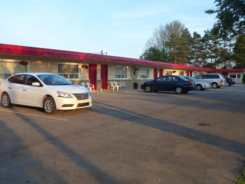 The Silver Birch Motel ゴドリッチ エクステリア 写真