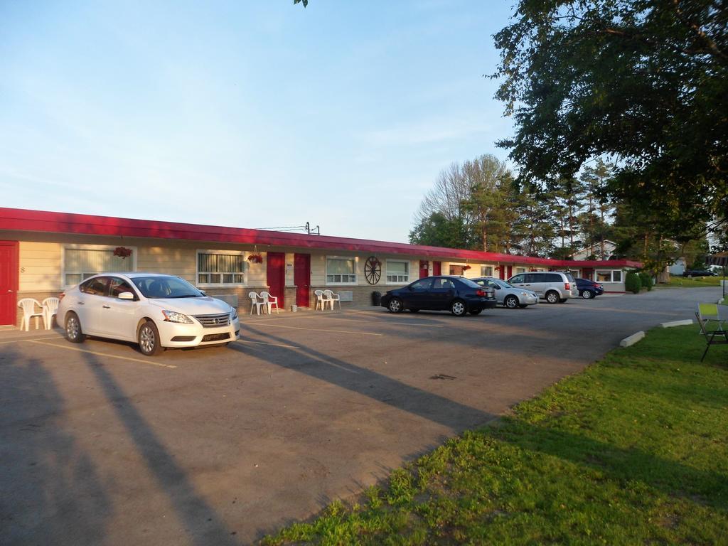 The Silver Birch Motel ゴドリッチ エクステリア 写真
