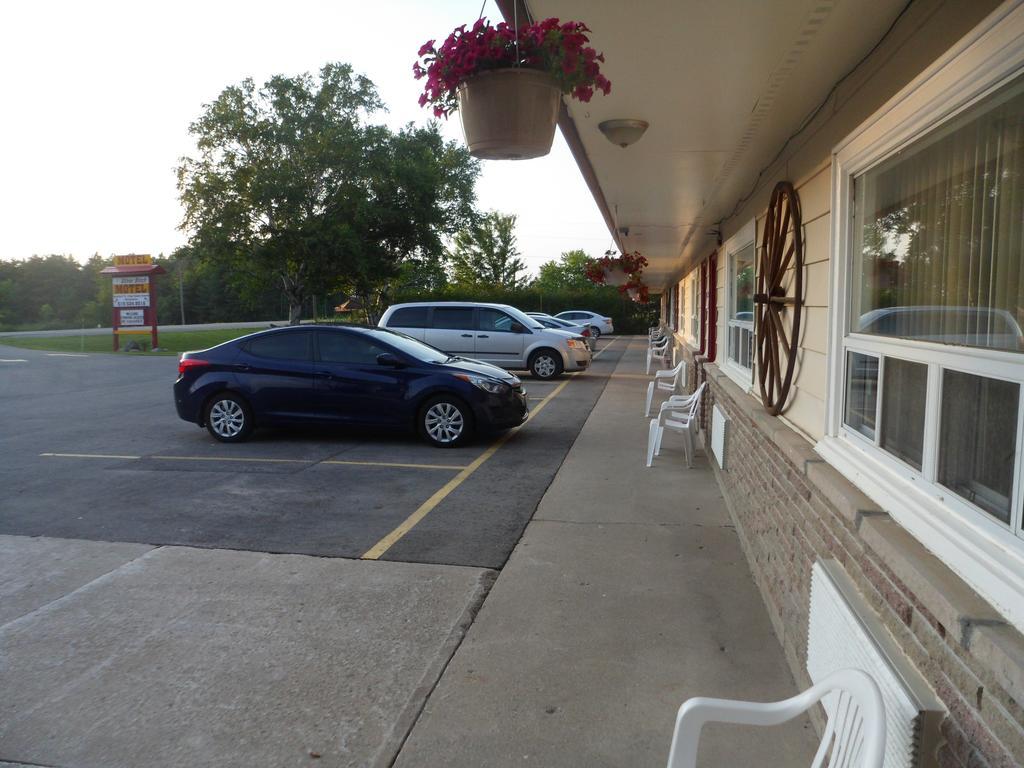 The Silver Birch Motel ゴドリッチ エクステリア 写真