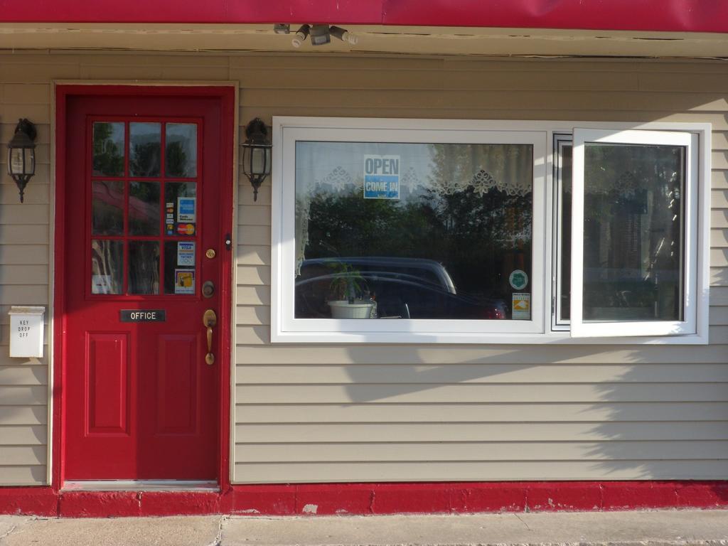 The Silver Birch Motel ゴドリッチ エクステリア 写真