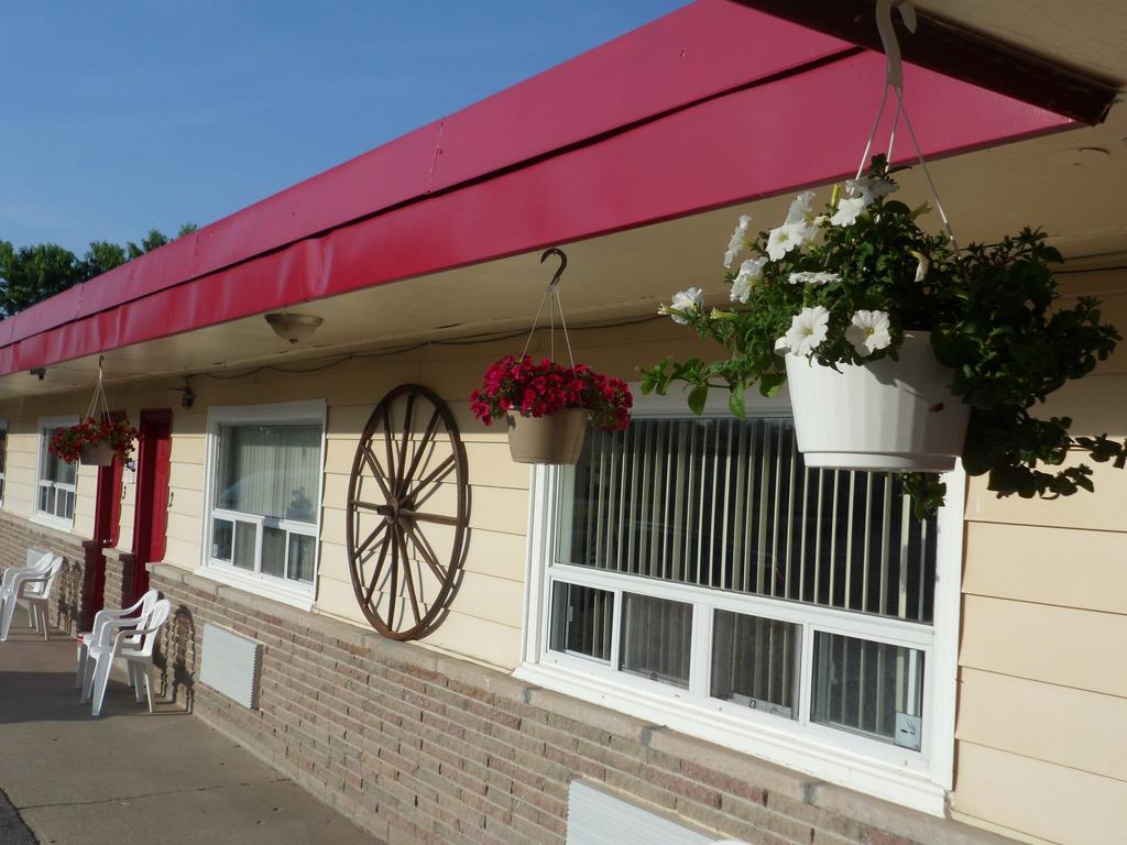 The Silver Birch Motel ゴドリッチ エクステリア 写真