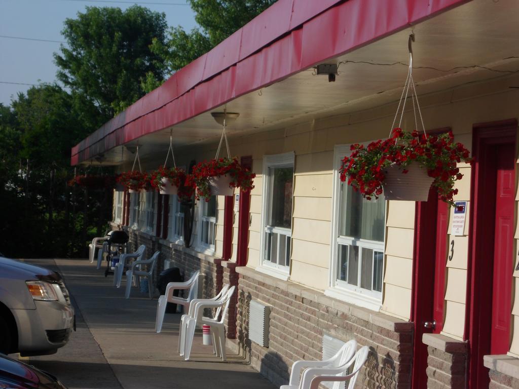 The Silver Birch Motel ゴドリッチ エクステリア 写真