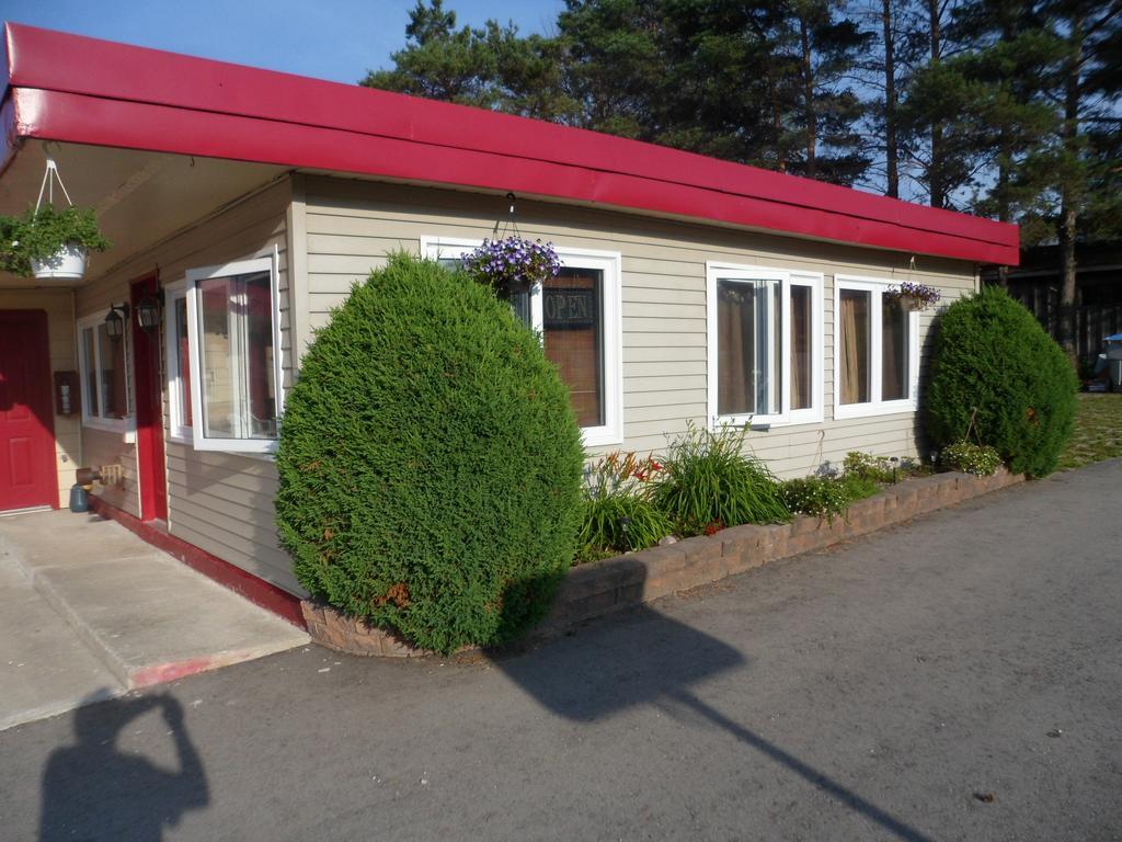 The Silver Birch Motel ゴドリッチ エクステリア 写真