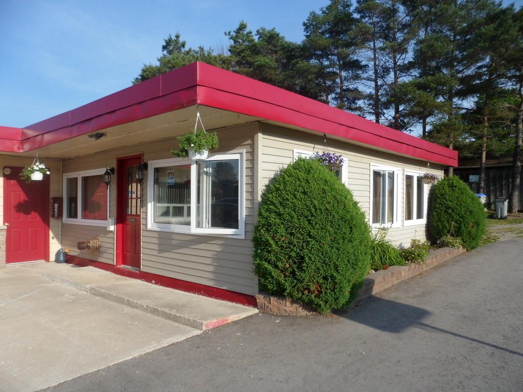 The Silver Birch Motel ゴドリッチ エクステリア 写真