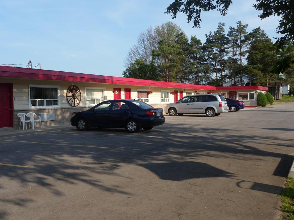 The Silver Birch Motel ゴドリッチ エクステリア 写真
