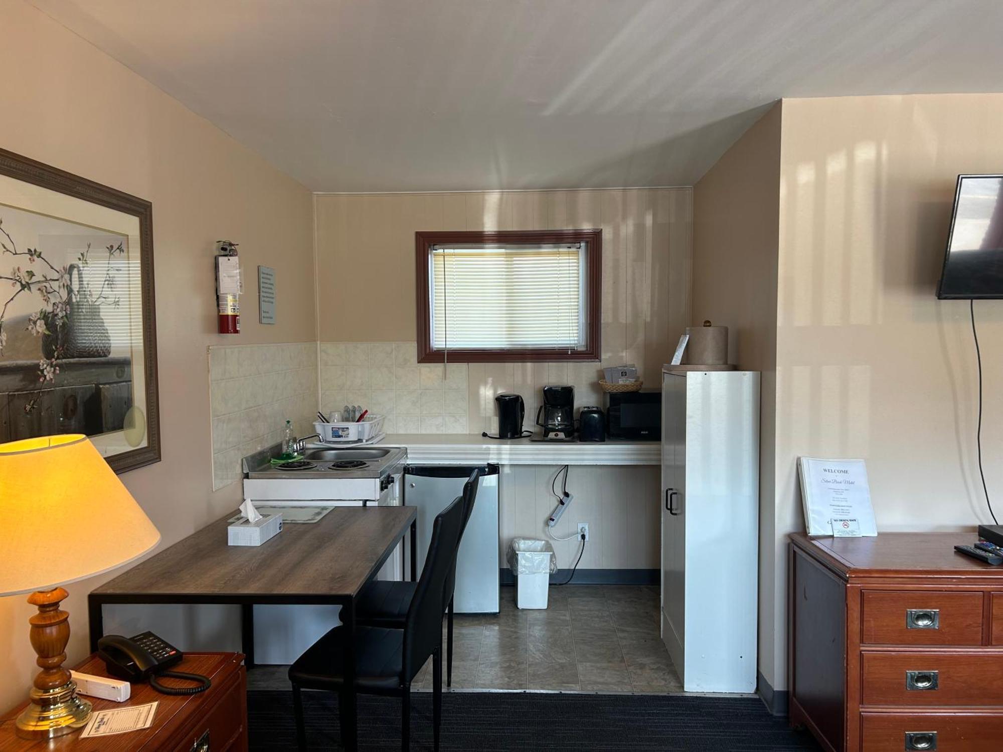 The Silver Birch Motel ゴドリッチ エクステリア 写真